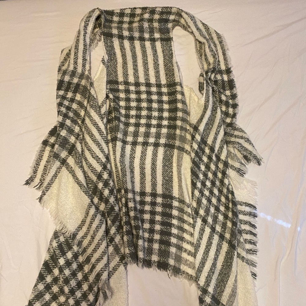 White & Grey Plaid patterned vest / shawl